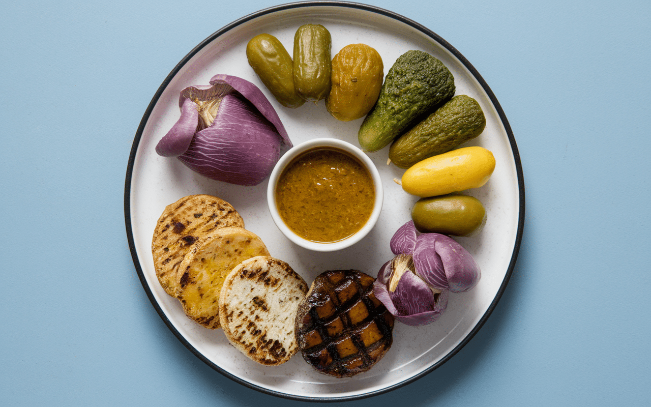 Pierrade accompagnement avec chutney pickles galettes tofu